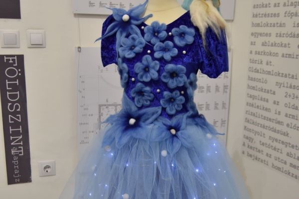 Karácsonyruha-kiállítás