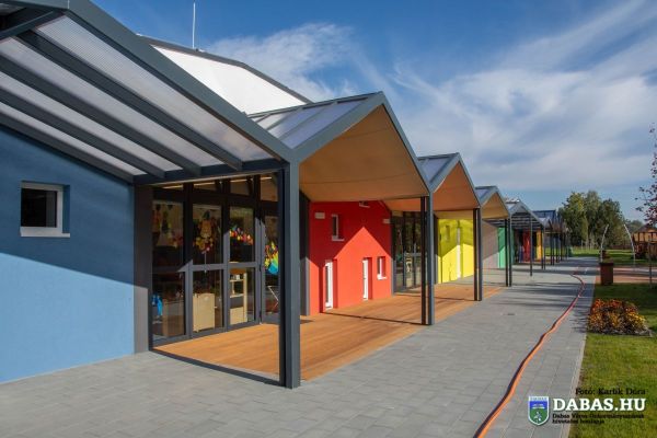 BEFEJEZŐDÖTT DABASON AZ ÚJ BÖLCSŐDE ÉPÍTÉSE