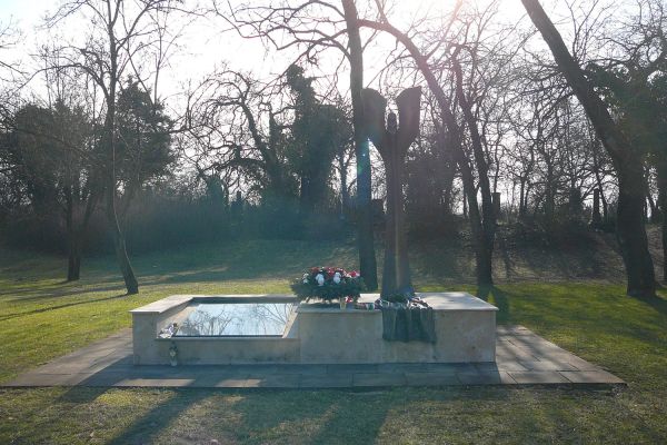 A dabasi II. világháborús emlékmű