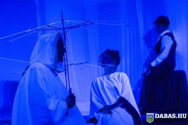 Színdarab ősbemutatója a Sári Zarándok- és Kulturális Központban (2017. szeptember 15.)