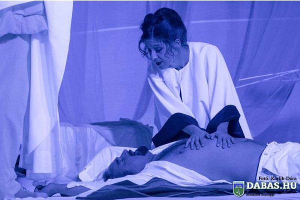 Színdarab ősbemutatója a Sári Zarándok- és Kulturális Központban (2017. szeptember 15.)