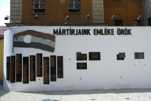 …visszafelé csak az Isten tudja… - Gyón 1956