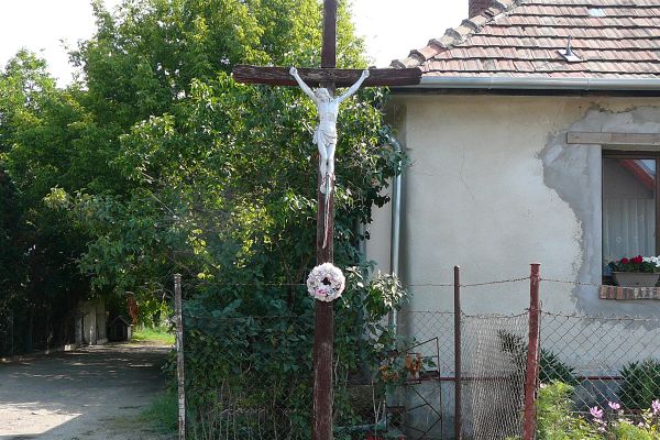 Útmenti keresztjeink