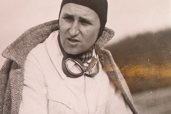 Ernst Jakob Henne szóló- és oldalkocsis motorkerékpár világrekordjai a gyóni rekordpályán ( 1934. október 28.)