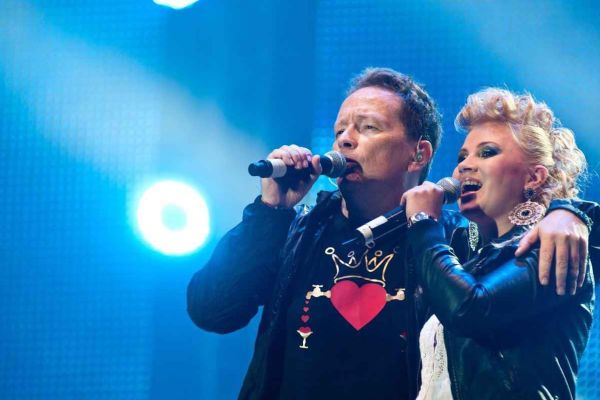 Kovács Nóri énekesnő, dalszerző a magyar népzene és a világzene műfaját reprezentáló, a magyar népzenei országimázst emelő előadóművészete