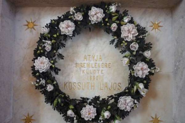 kossuth-koszoruB204A49D-82EB-4136-1559-BFCC4E38118E.jpg