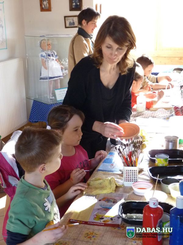 Húsvétváró délután a Sári udvarban