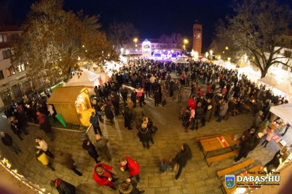 Adventi Városházi Este a jótékonyság jegyében