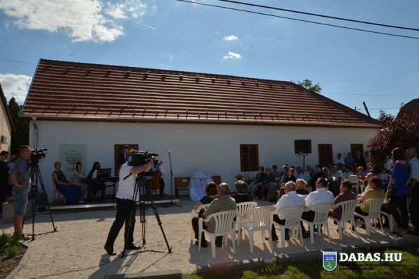 Szoboravató