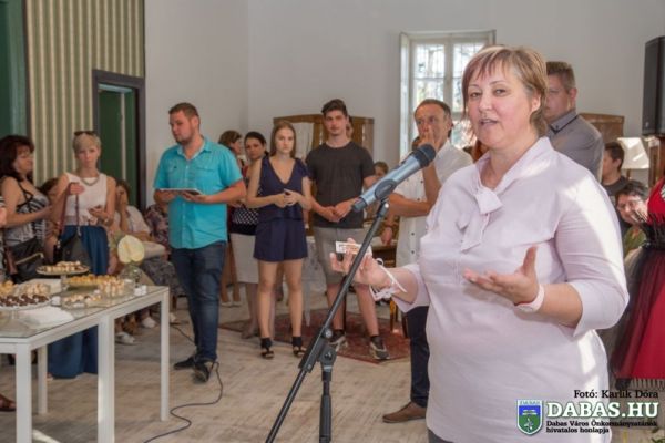 RUHASZOBOR-kiállítás a Halász Móricz-kúriában