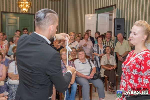 RUHASZOBOR-kiállítás a Halász Móricz-kúriában