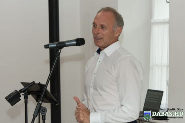 Séta a versailles-i parkban című kiállítás