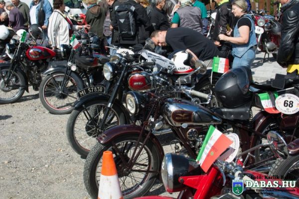 Motoros rally a Gyóni Betonon