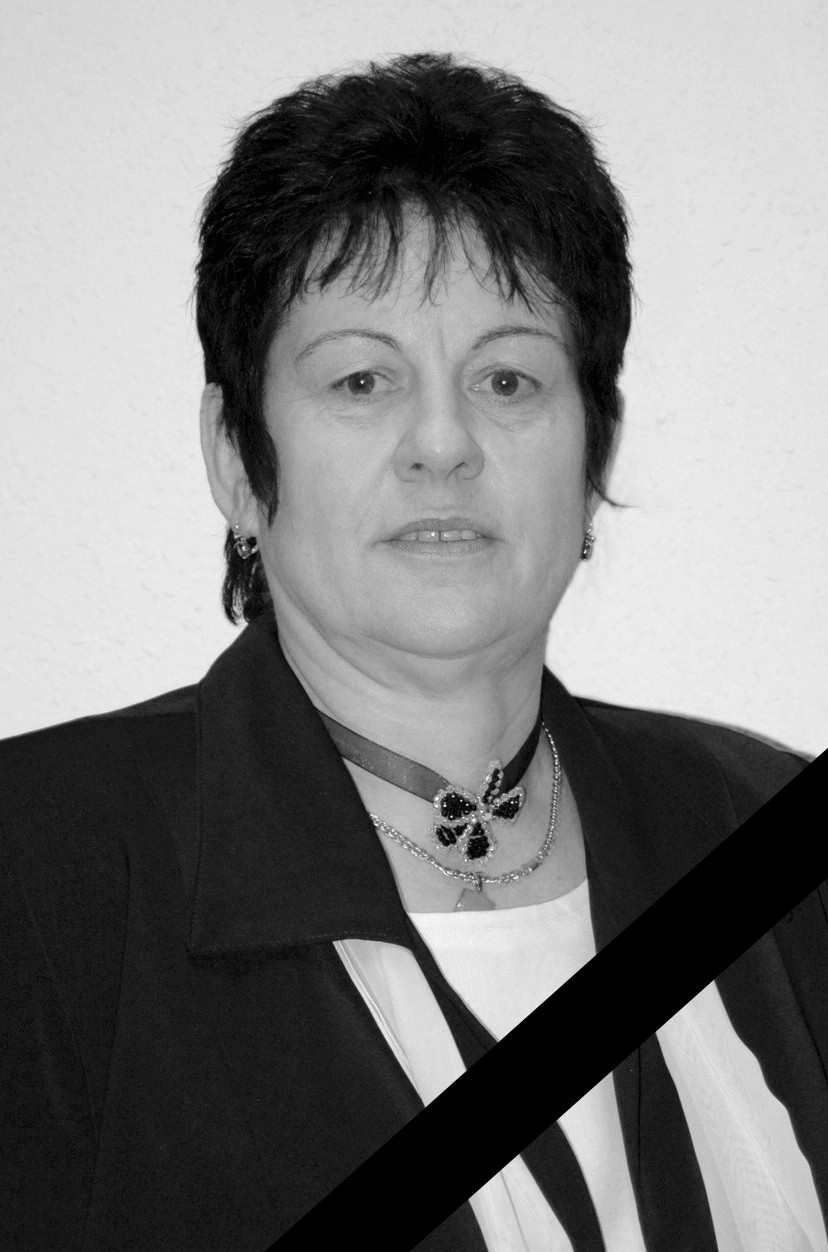 In memoriam Újvári Miklósné
