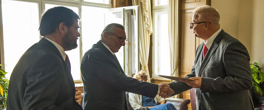 Deák Ferenc-díjat kapott professzor Dr. Zlinszky János, Dabas díszpolgára 