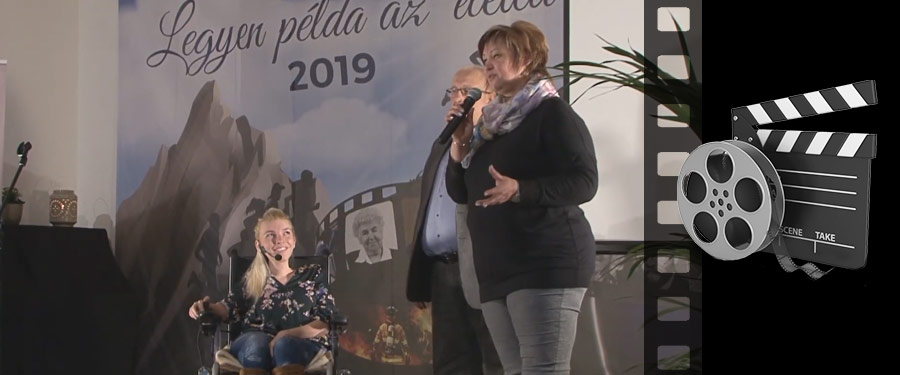 Arccal az élet felé