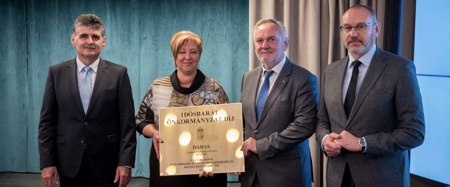 Idősbarát Önkormányzat Díjat nyert el Dabas