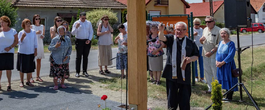 „Útmenti keresztek 2021. évi támogatása” című pályázatból megvalósult kereszt megáldása